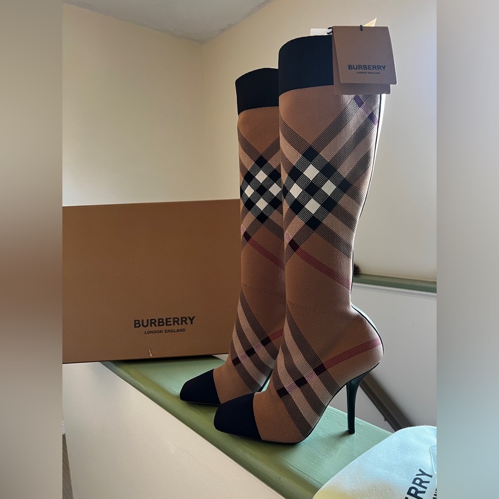 *** BURBERRY Knitted Sock Boots***